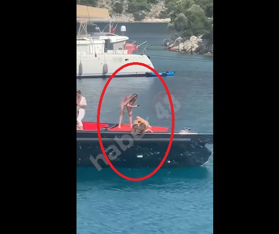 Фотосесия с голи украинки на яхта вбеси Турция! ВИДЕО 18+