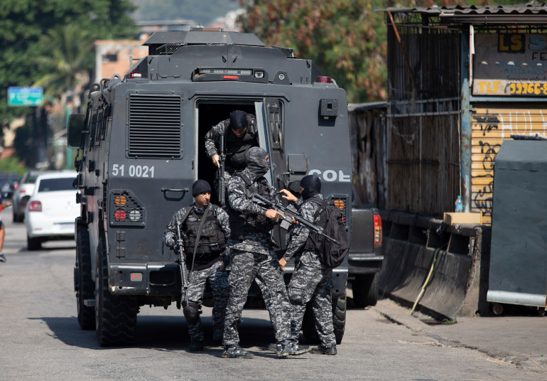 Престрелка между полиция и престъпници с десетки загинали в Бразилия ВИДЕО 