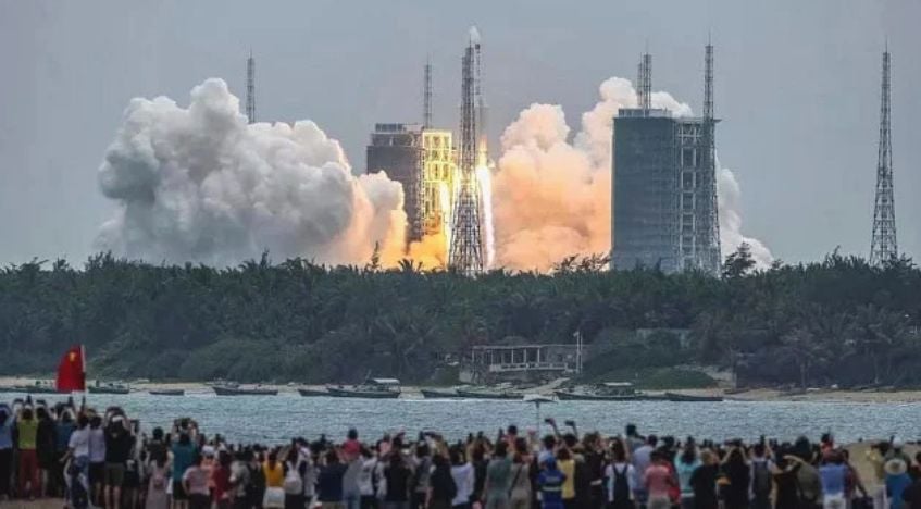 Огромна опасност надвисна над Южна България заради китайската ракета ВИДЕО