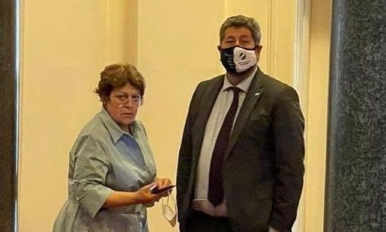 Контрера от ВМРО разби "Славун, ДъБъ, БСП и Мутри вън-мутри"