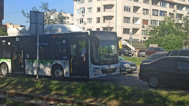 Първи СНИМКИ от страшното меле с автобус в столицата