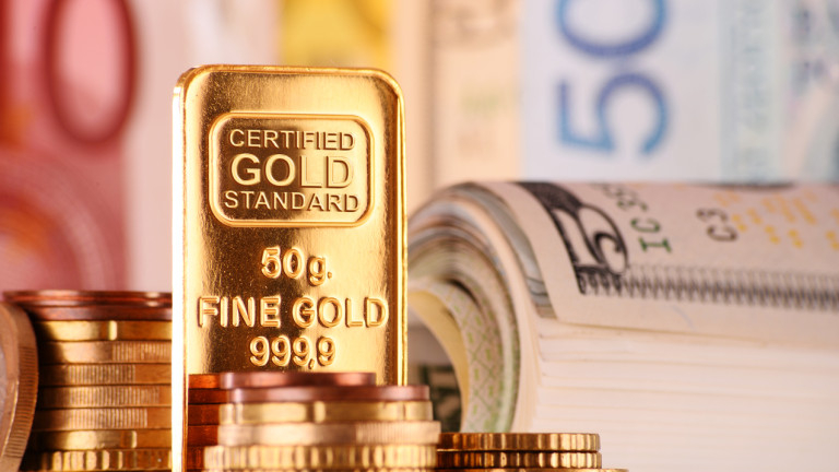 Златото поевтинява с укрепването на долара