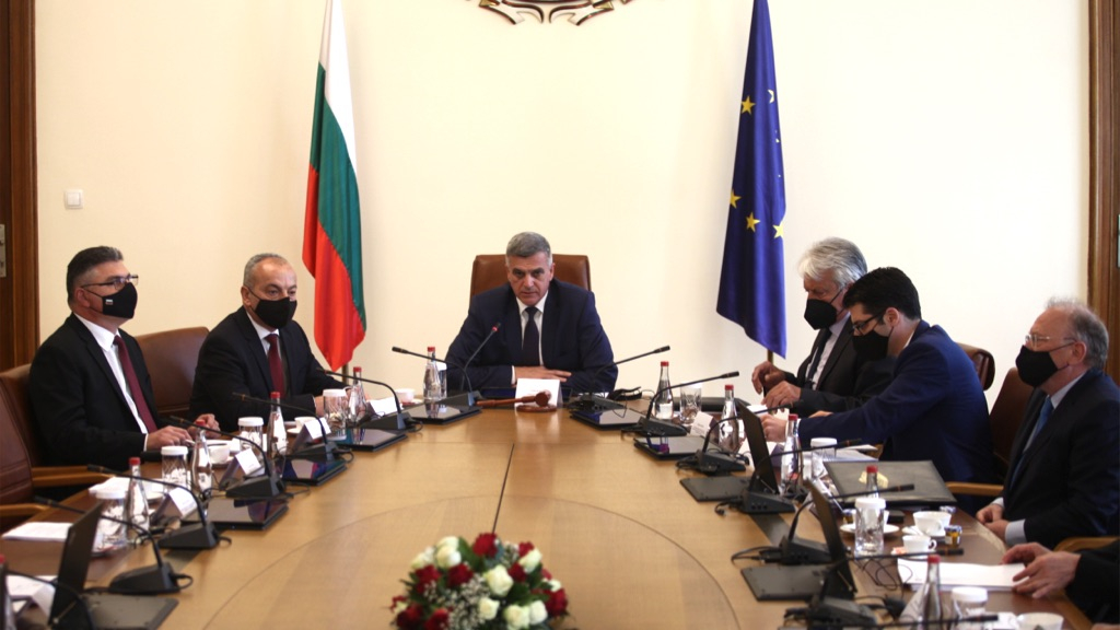 Янев събира кабинета на извънредно заседание 