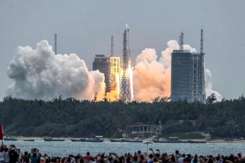 Бивш астронавт: Китай планира да изстреля повече ракети, които неконтролируемо ще падат на Земята!