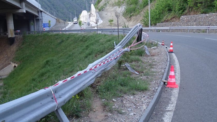 Благоевградчанин си купи нова кола вчера, но я потроши след часове СНИМКИ