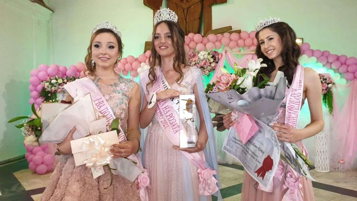 БЛИЦ TV: Красива студентка е новата Царица на Розата в Карлово