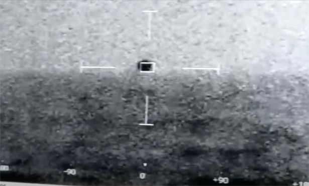 Публикуваха невероятно ВИДЕО на ВМС на САЩ с НЛО, "гмуркащо се" под водата
