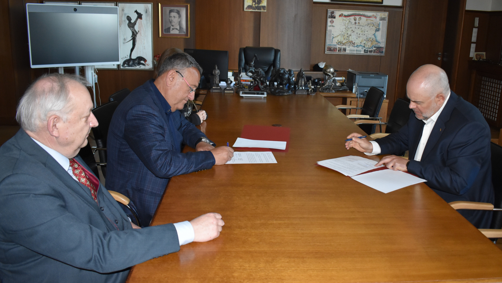 Иван Гешев и председателят на Управителния съвет на КСБ инж. Илиян Терзиев подписаха Меморандум за сътрудничество