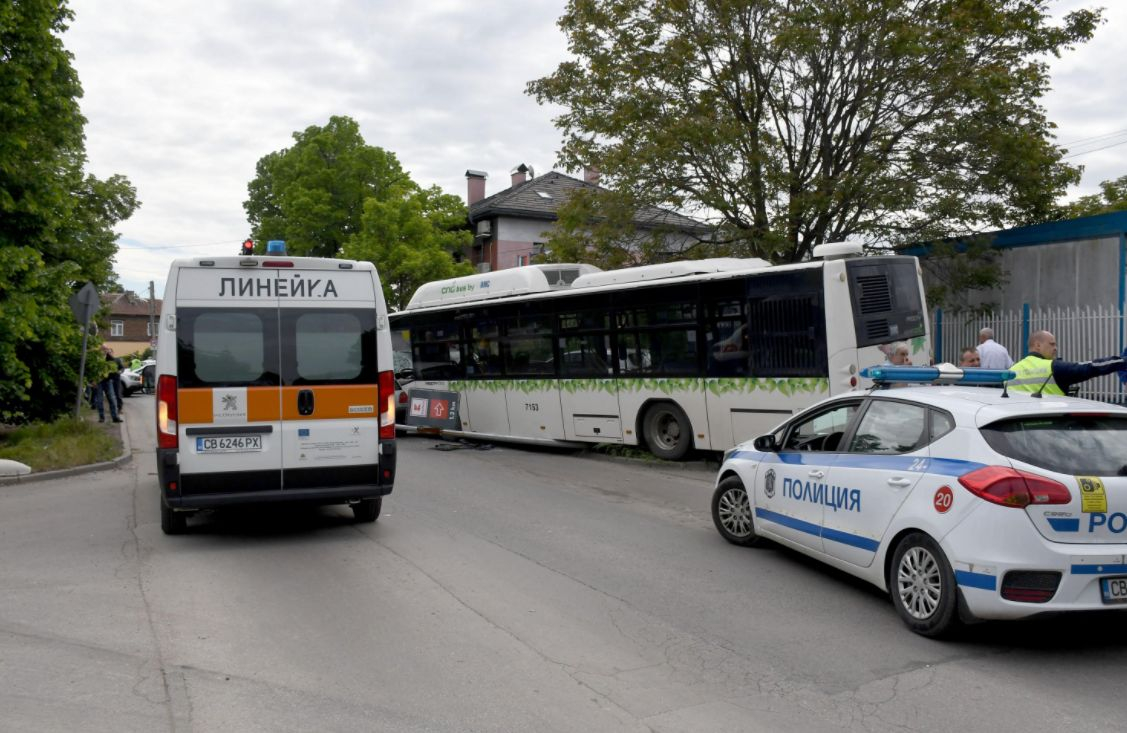 Извънредни новини за мелето с автобус и 7 коли в столицата 