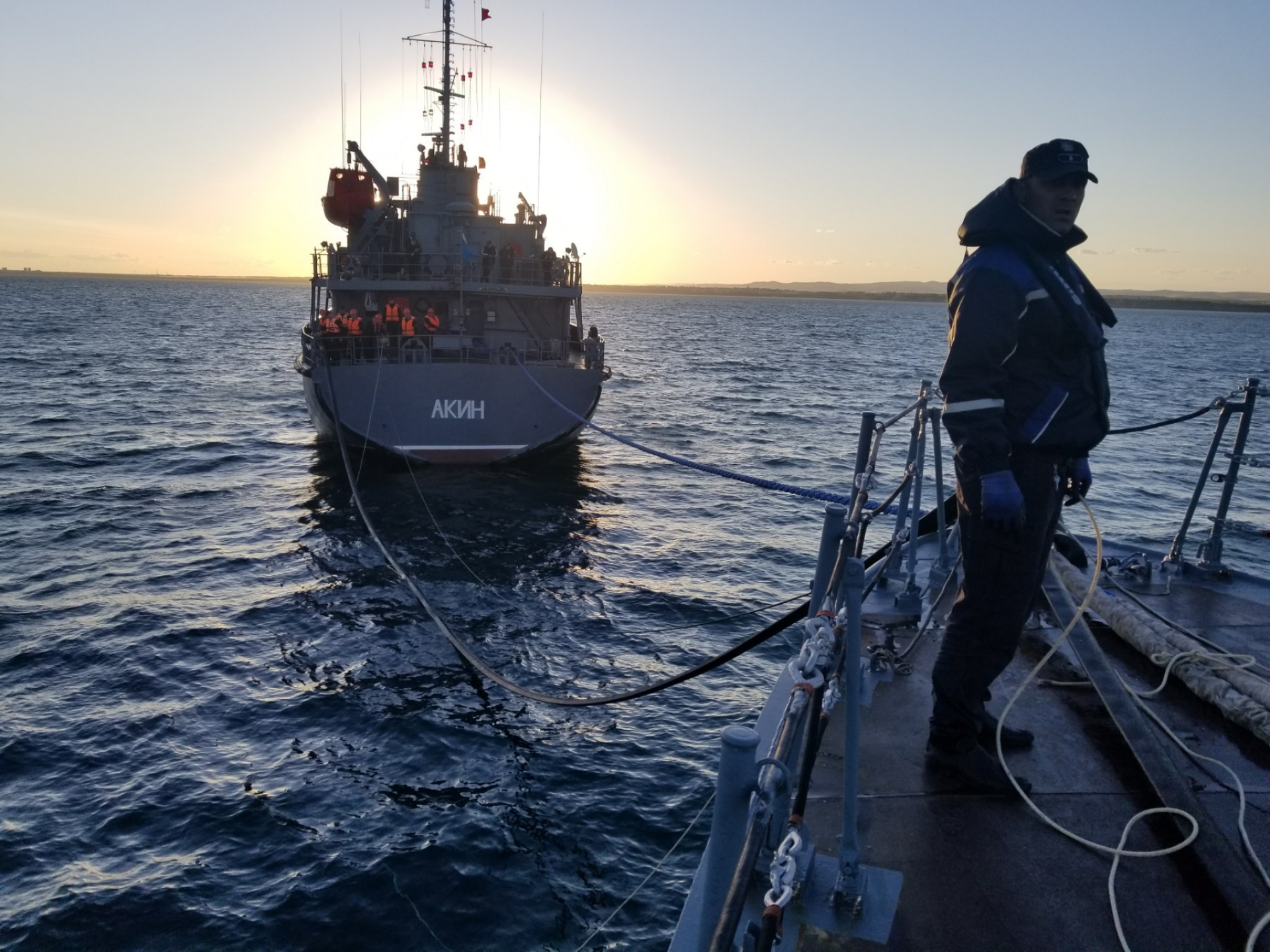 Екшън в Черно море: Наши военни кораби отразяват асиметрични заплахи от въздушен и надводен противник СНИМКИ