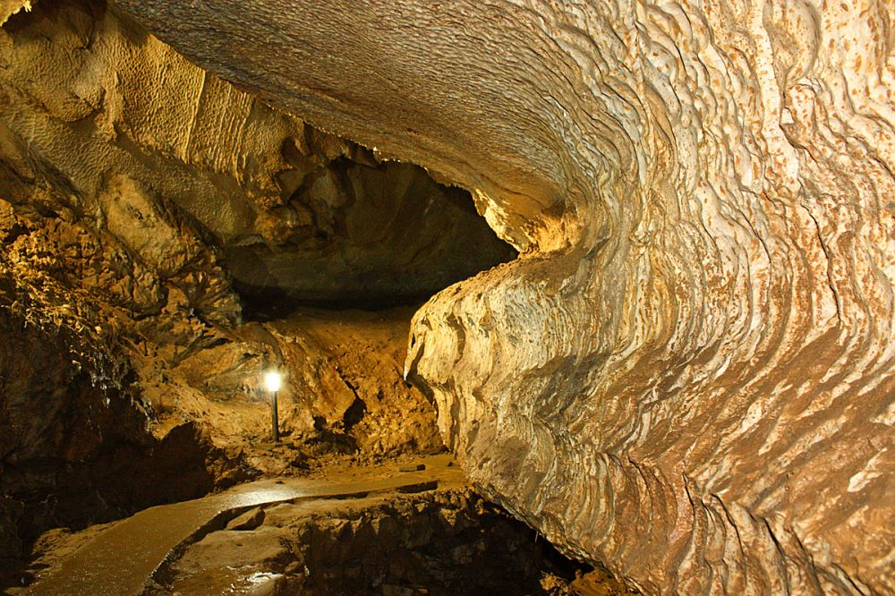 Среднощен екшън край Ягодинската пещера с руски туристки