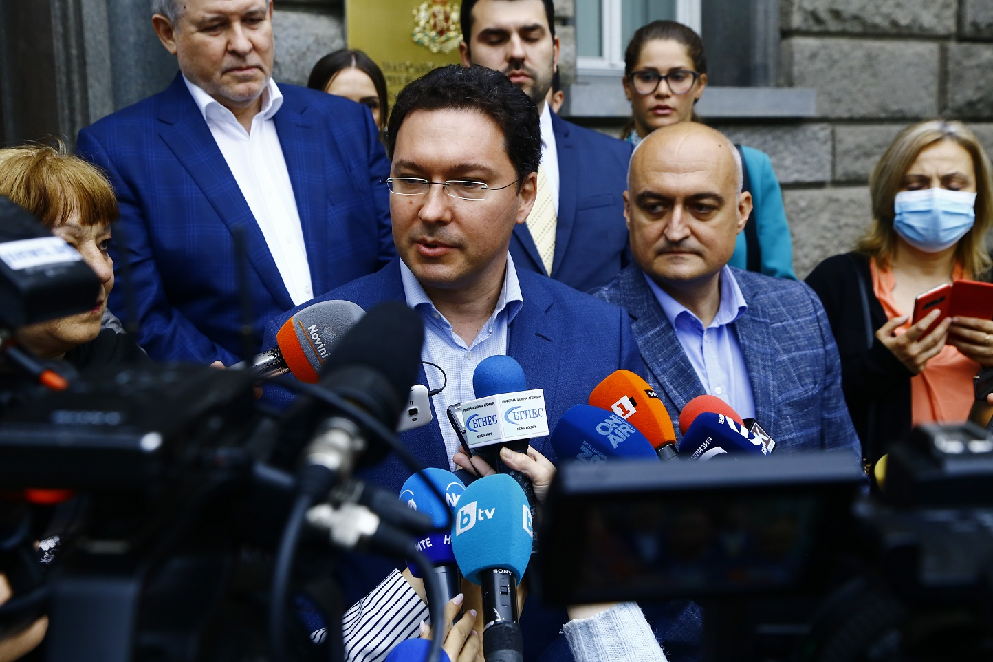 Бесен скандал в ефир: Политици се хванаха за гушите, Слави го отнесе от БСП