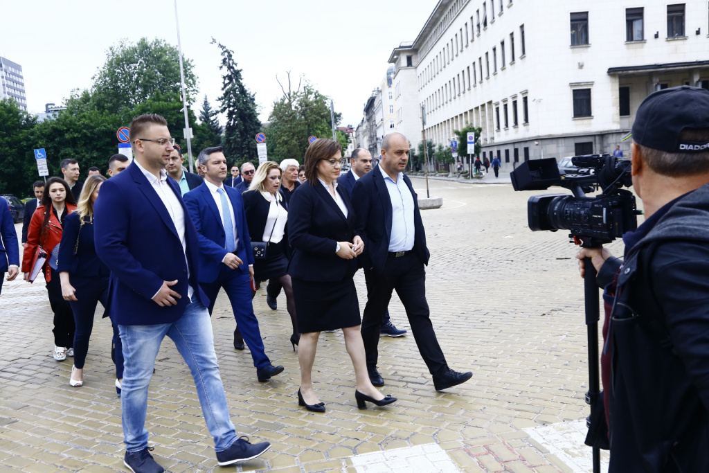 БЛИЦ TV: Коалиция "БСП за България" се регистрира в ЦИК 