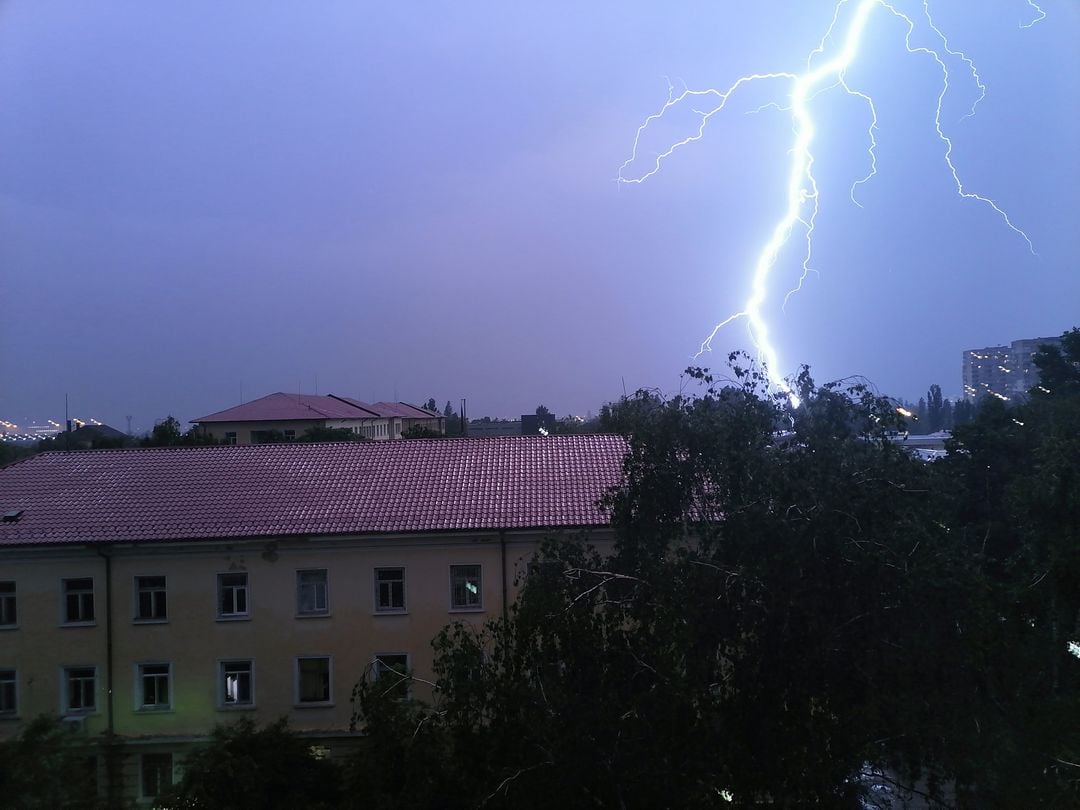 Meteo Balkans показа кошмарна КАРТА и предупреди за мощни процеси, в София небето се разцепи и...