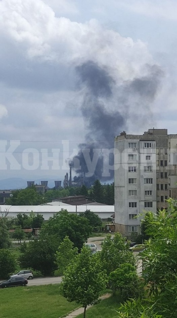 Голям пожар в бивш завод във Враца 