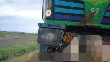 Опасен инцидент с бързия влак Бургас-София СНИМКИ
