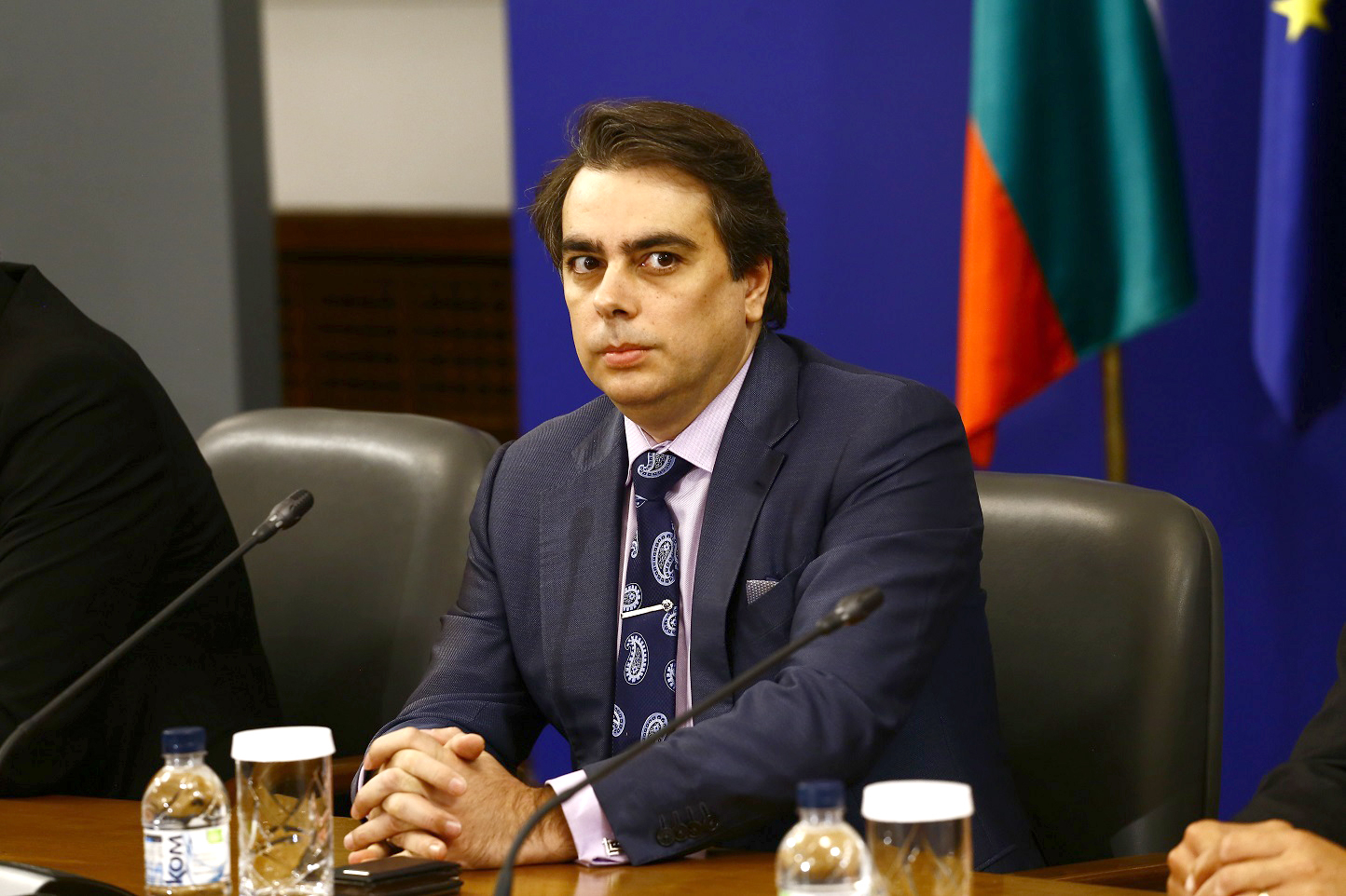 Гърми ужасен скандал с финансовия министър Асен Василев! 
