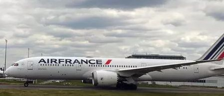 Извънредна ситуация със самолет на летище в Париж 