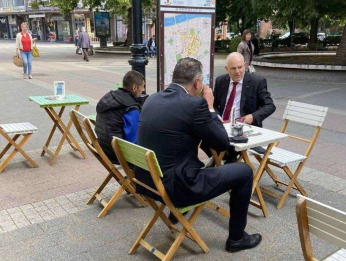 Иван Гешев отиде тайно в Пловдив и седна на кафе с... СНИМКИ