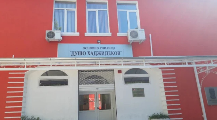 Набучиха с ножица в корема първокласник в училище в Пловдив