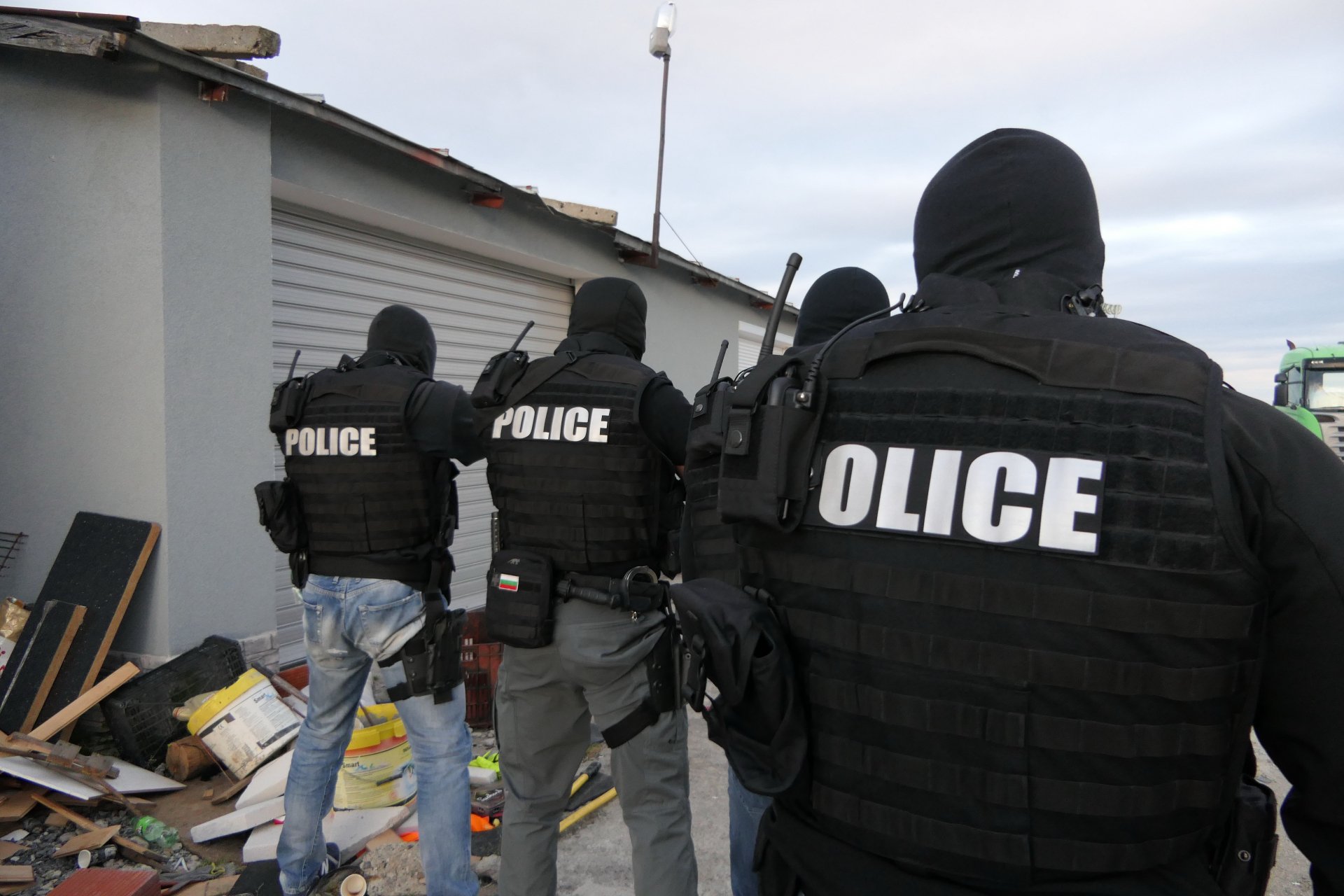 Стрелба и полицейска гонка в Сливен след тайна акция на униформените
