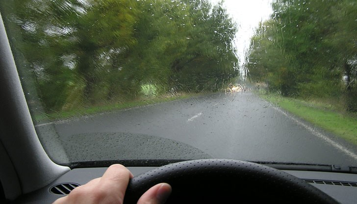 Става ли колата по-мощна по време на дъжд?