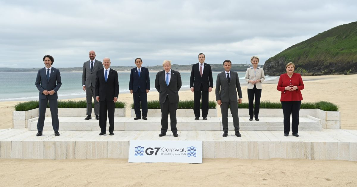 Срещата на върха на Г-7 започна с обща СНИМКА, било "като на сватба" ВИДЕО  