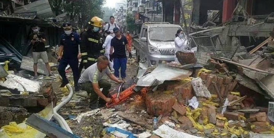 Адът се стовари на пазар в провинция Хубей, спасители броят труповете ВИДЕО 