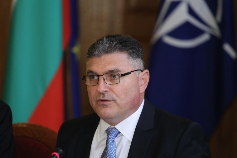 Министър Панайотов опроверга спекулация за трагедията с майор Терзиев