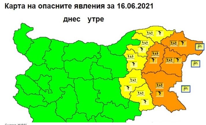 Гръмотевични бури и градушки удрят България, ще е страшно в...