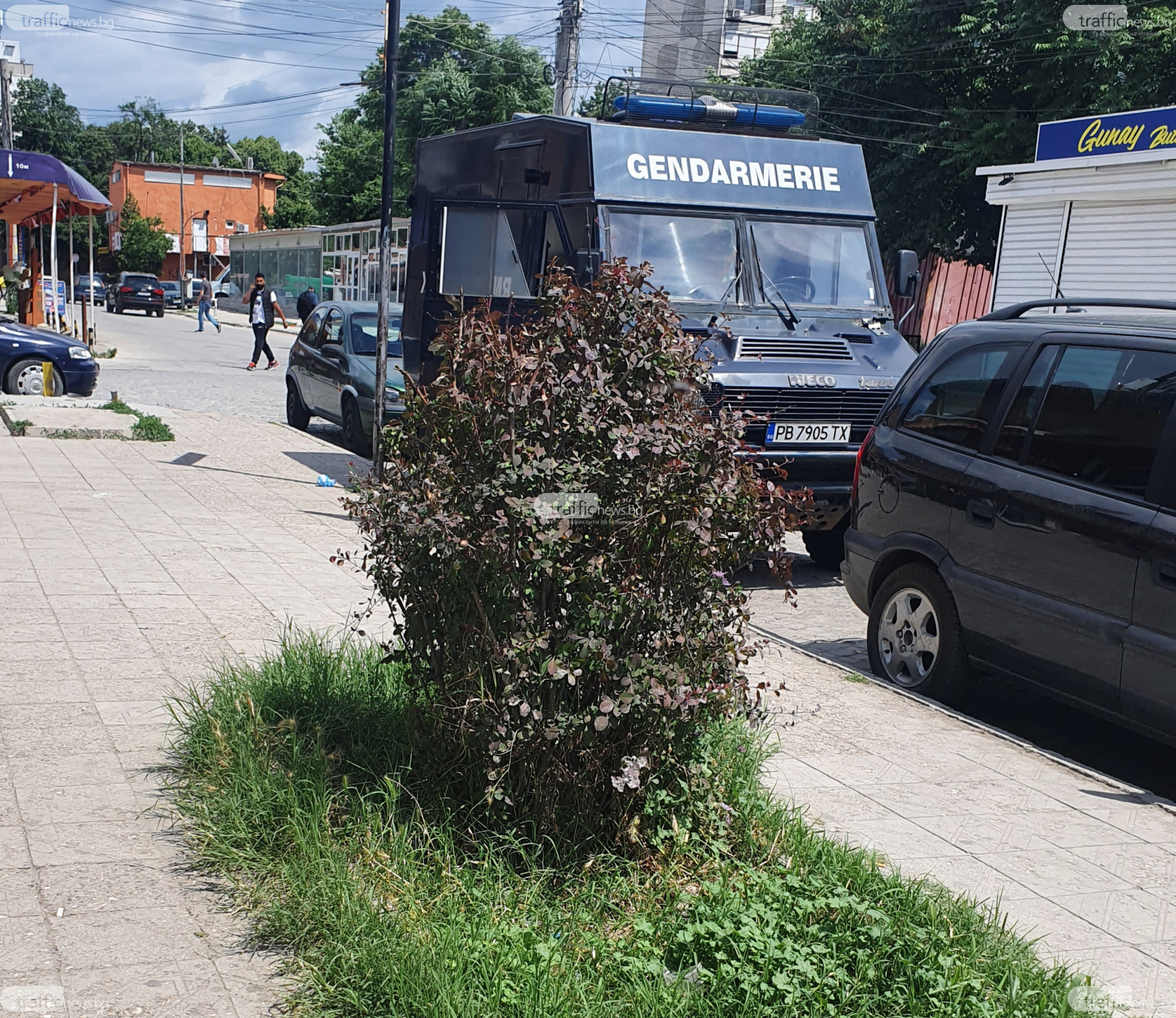 Акция в "Столипиново"! Почерня от жандармерия при "мол"-а СНИМКИ