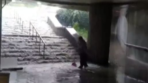 Воден апокалипсис в София! Страшни ВИДЕА от бурята, парализирала столицата