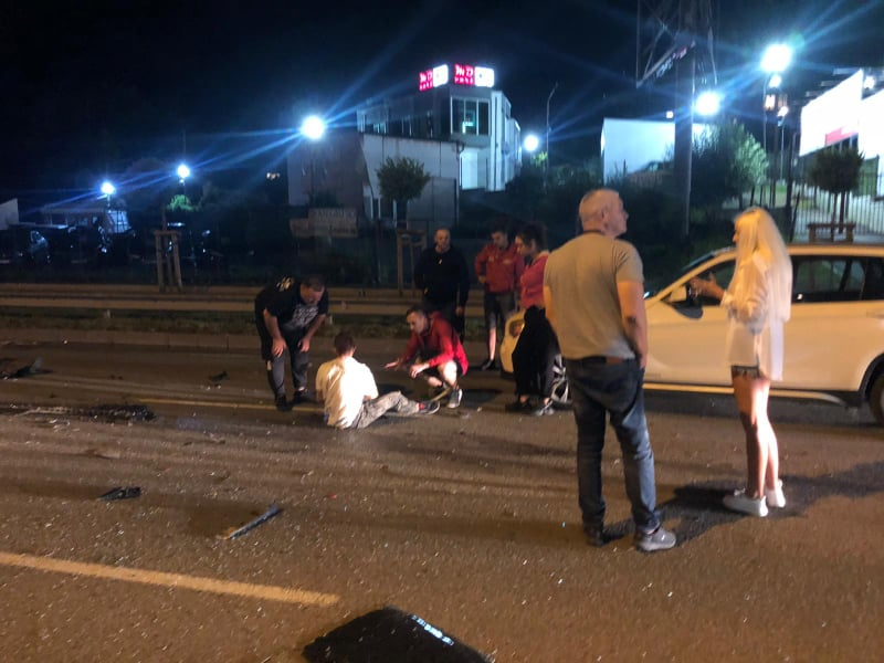 Първо в БЛИЦ! Адско меле по тъмна доба в София, хора лежат на пътя СНИМКИ 18+
