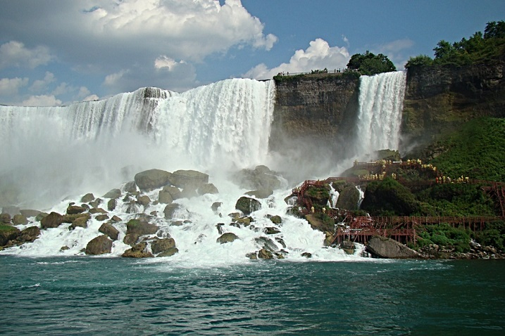 Смразяващи находки на дъното на пресушения Ниагарски водопад