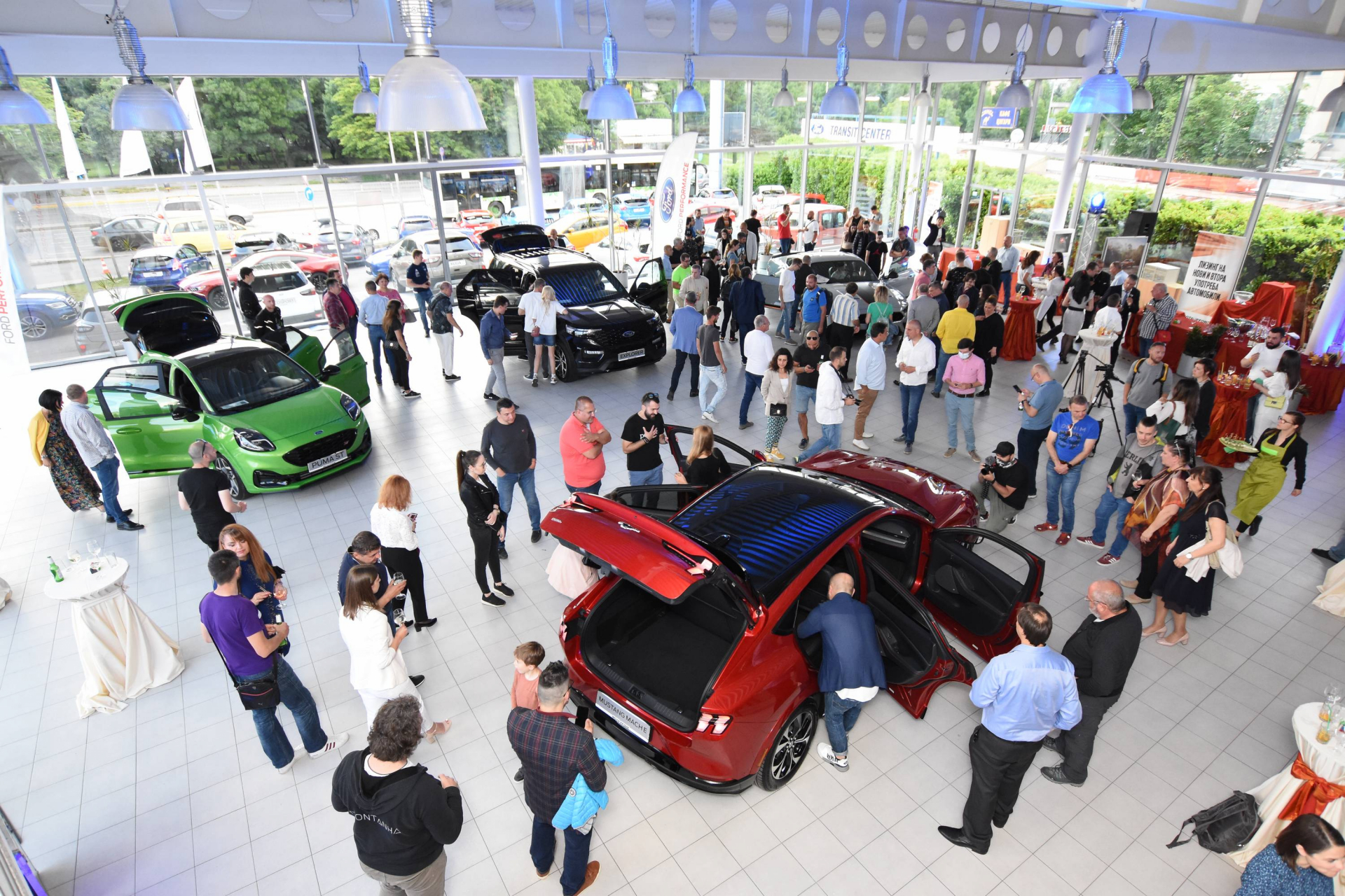 Горещо парти за ценители на спортния автомобилен дух с премиера на четири изключителни динамични модела на FORD СНИМКИ