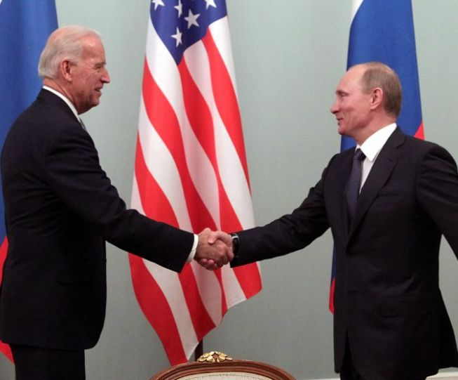Руски политолози посочиха контрастните разлики между пресконференциите на Путин и Байдън ВИДЕО