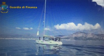 Трима български граждани се качиха на луксозна US яхта край Палермо, но изгърмяха с 13 млн. евро ВИДЕО