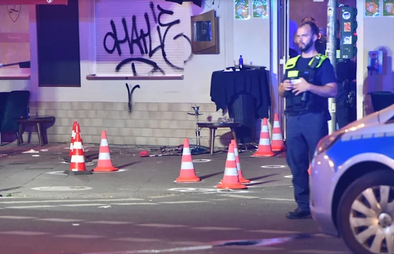 От последните минути: Кървава стрелба близо до бар в Берлин СНИМКИ