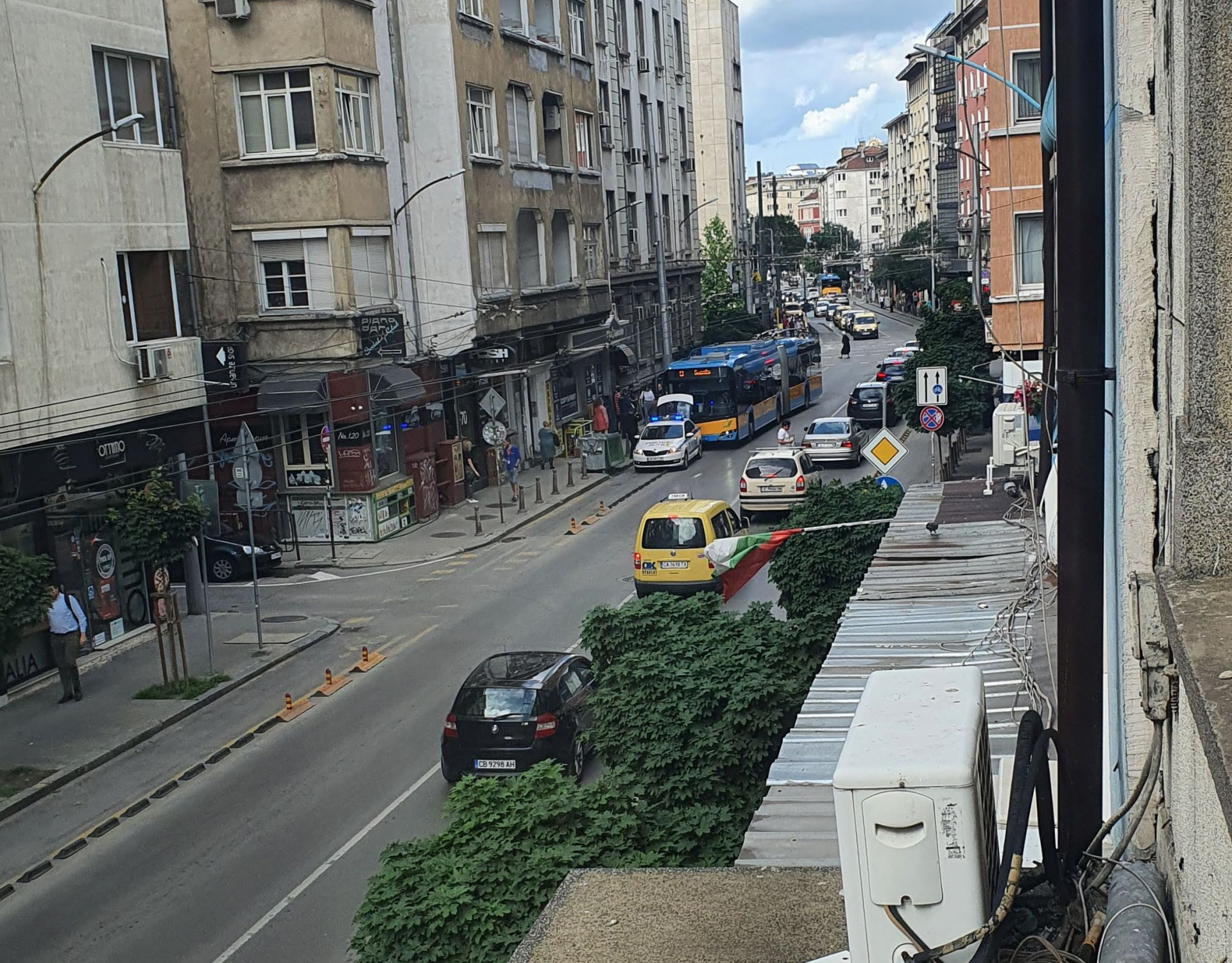 Първо в БЛИЦ! Кърваво нападение в градския транспорт в София СНИМКИ