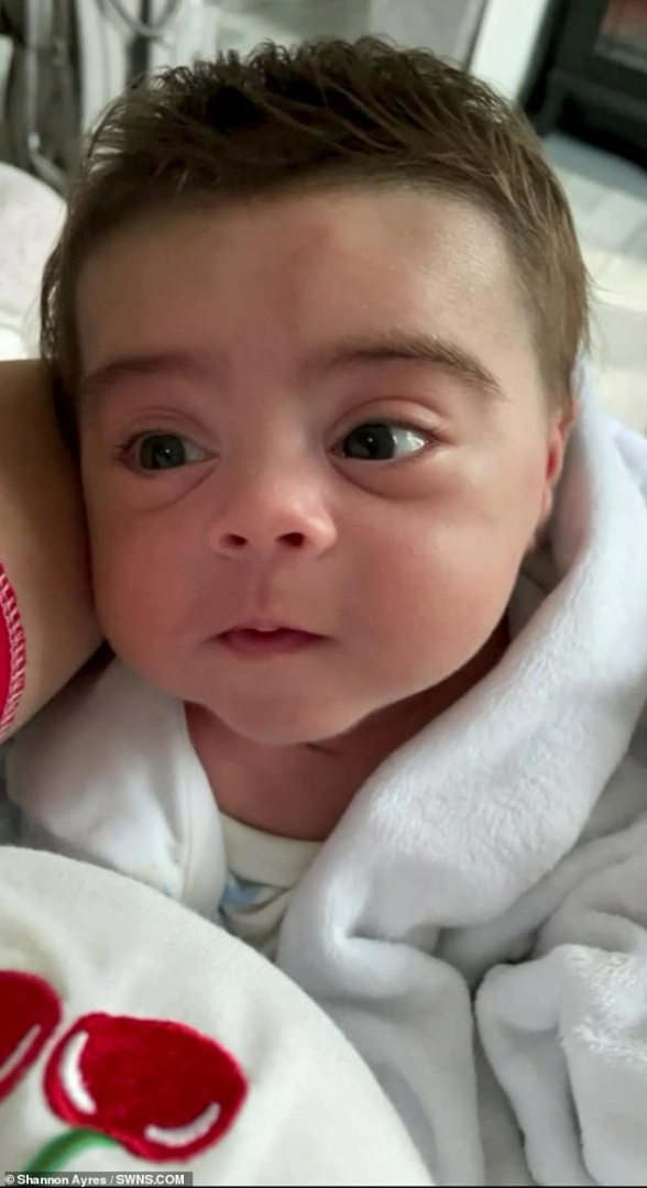 Гъстата коса на новородено го прослави в мрежата СНИМКИ