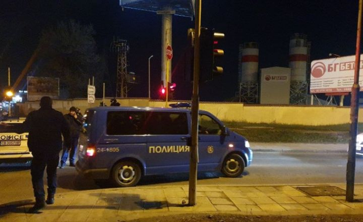 Ужас! Мъж се застреля в главата на оживен булевард в София