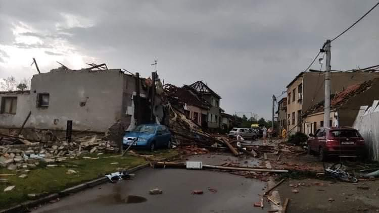 Адът слезе в Чехия, положението след торнадото е апокалиптично ВИДЕО 