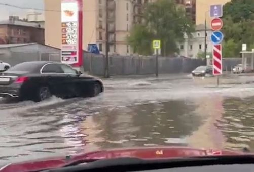 Мощна буря опустоши Москва ВИДЕО 