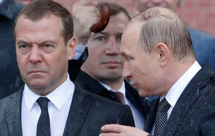 Защо Путин се отрече от Медведев и го изключи от листата