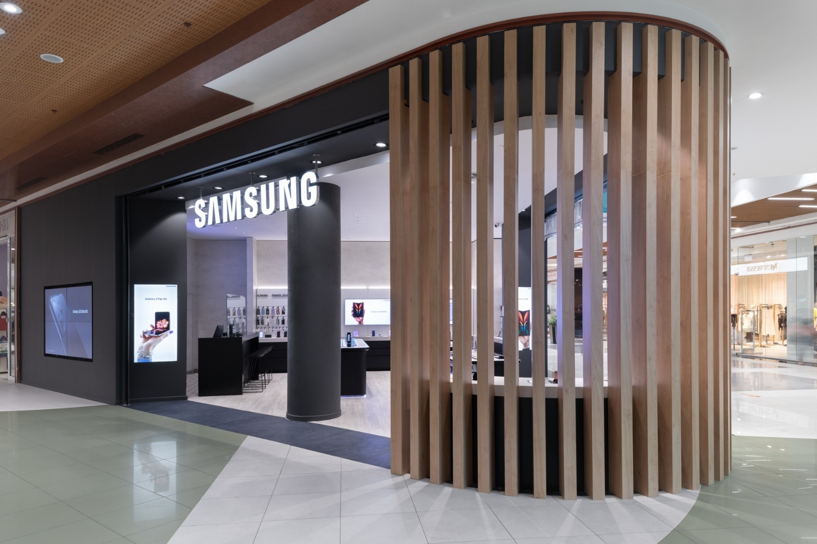 Втори Samsung Experience Store отвори врати в Paradise Center