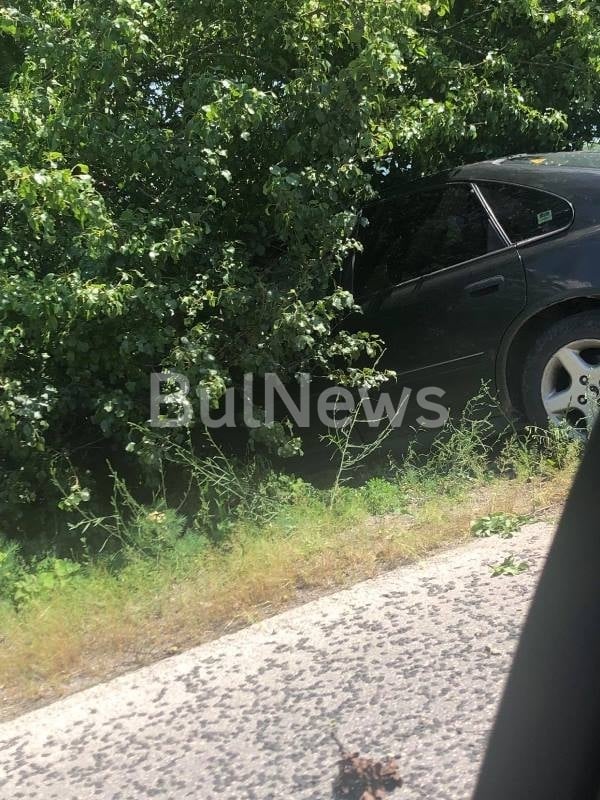 Неправилно изпреварване доведе до голяма беля край Враца СНИМКИ