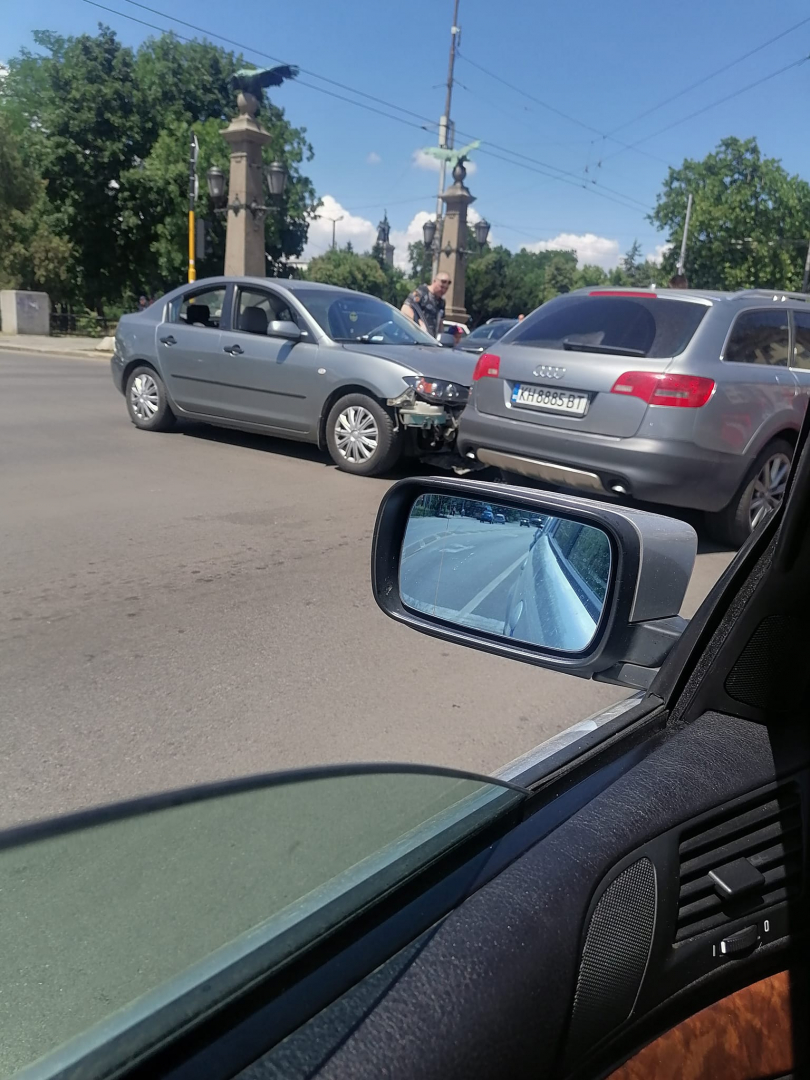 Първо в БЛИЦ! Адско меле на Орлов мост в София СНИМКИ