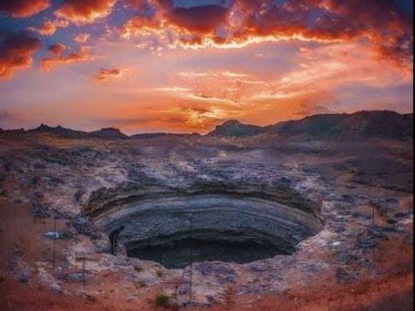 Кладенец на ада: СНИМКИ на мистериозна дупка удивиха интернет