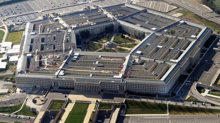 Пентагонът прекратява спорен договор за милиарди