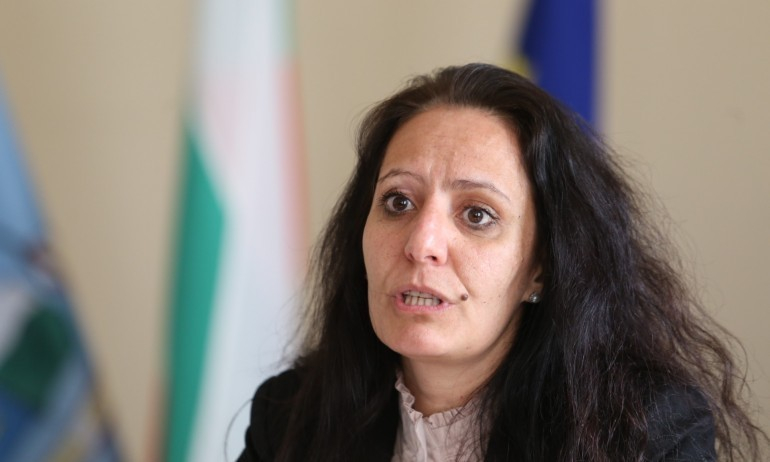 Нов скандал се завихри около кметицата на ДБ Росина Станиславова